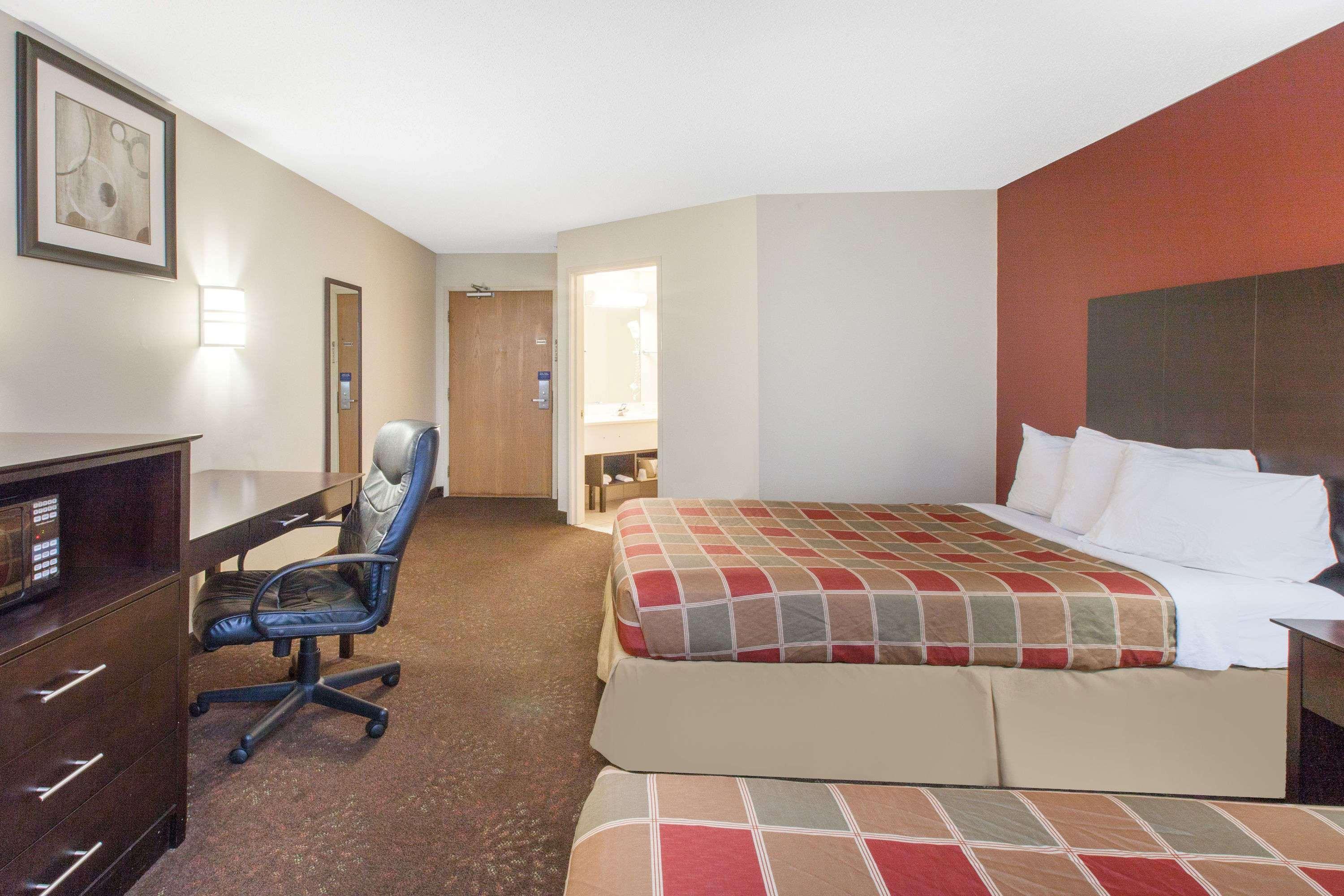 Travelodge By Wyndham Romulus Detroit Airport מראה חיצוני תמונה