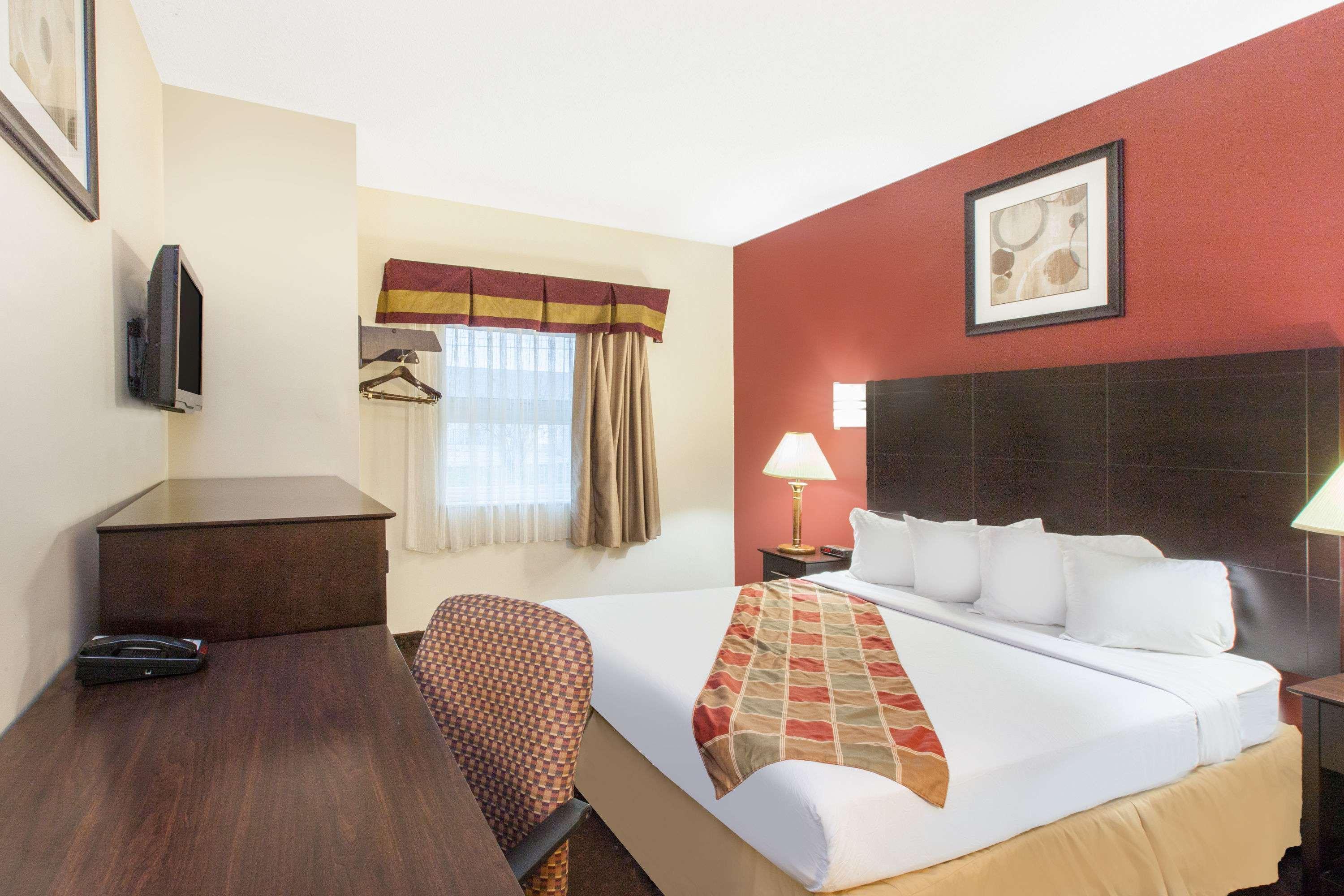 Travelodge By Wyndham Romulus Detroit Airport מראה חיצוני תמונה