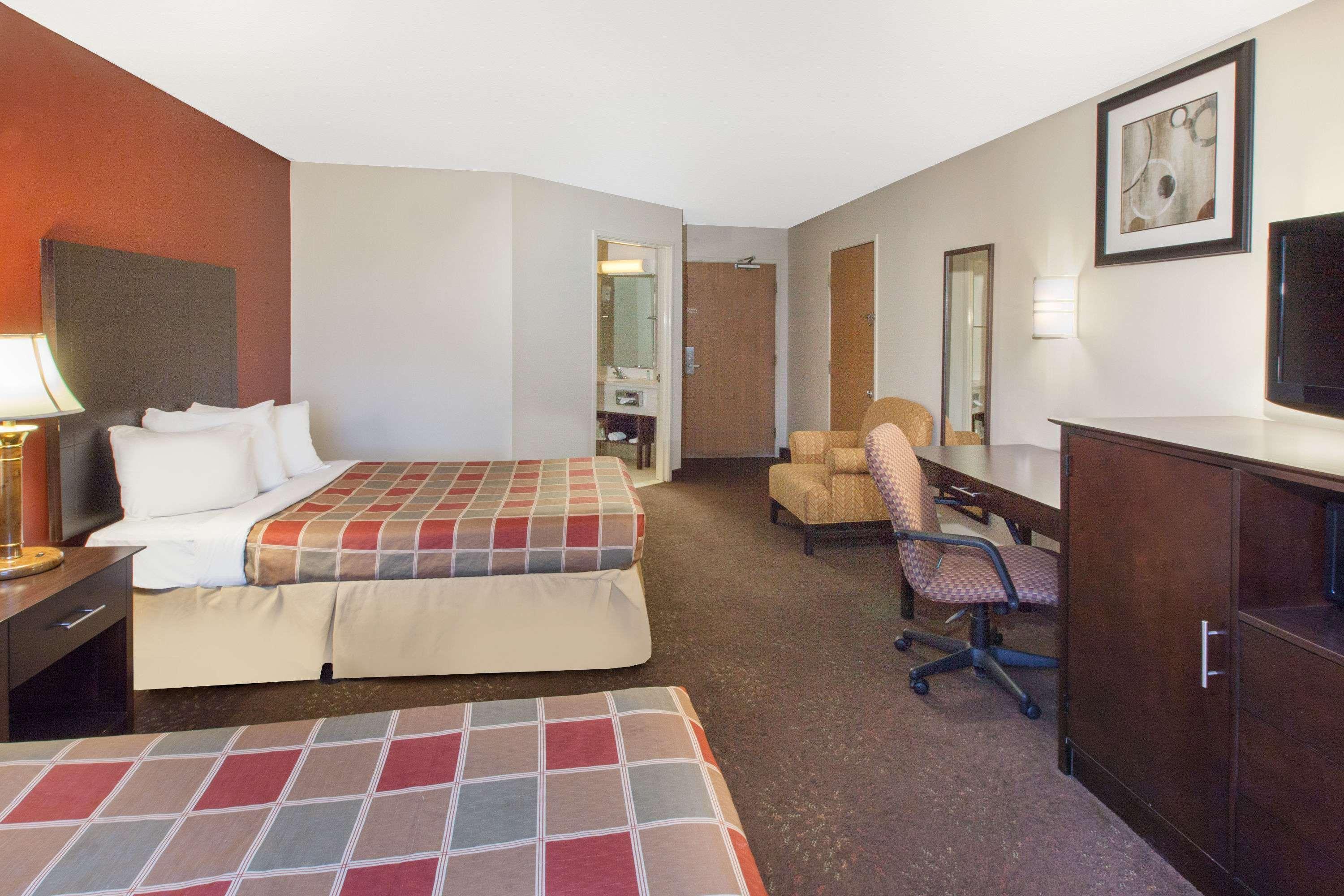 Travelodge By Wyndham Romulus Detroit Airport מראה חיצוני תמונה